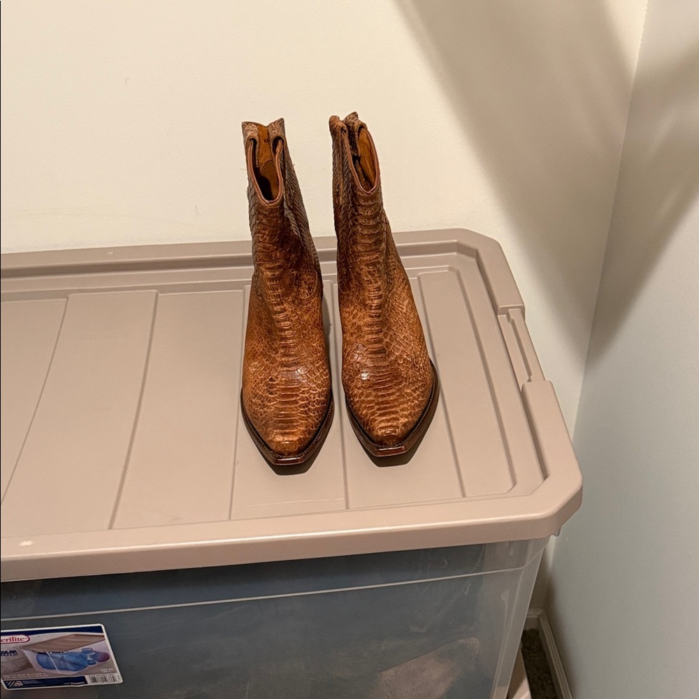 Vintage brown Idyllwind boots with snake like leather